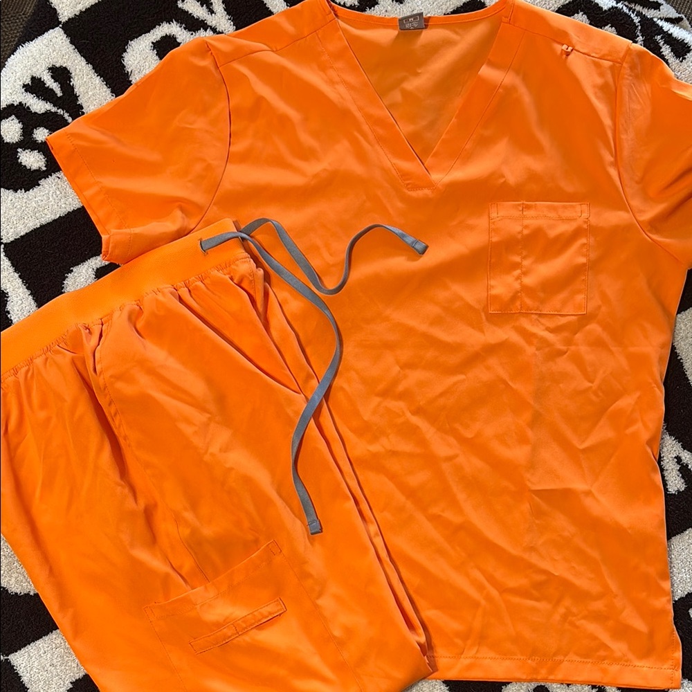 Source Unknown Orange Loungewear Set